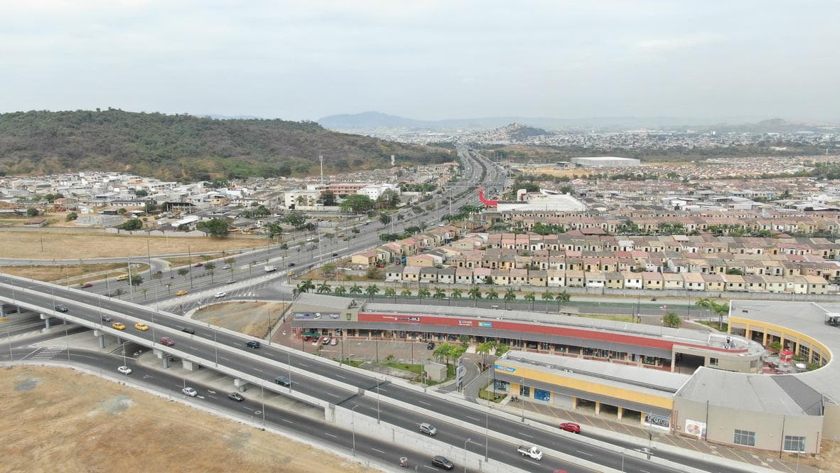 VENTA DE TERRENO ESQUINERO COMERCIAL EN AV NARCISA DE JESÚS - 1