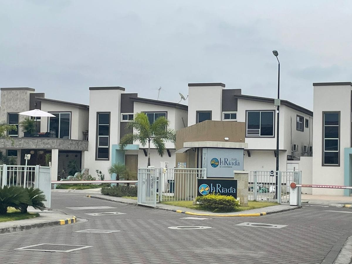 VENTA DE CASA VILLAS LA RIADA DE LA URBANIZACION LA ROMAREDA - POR ESTRENAR (LM) - 1