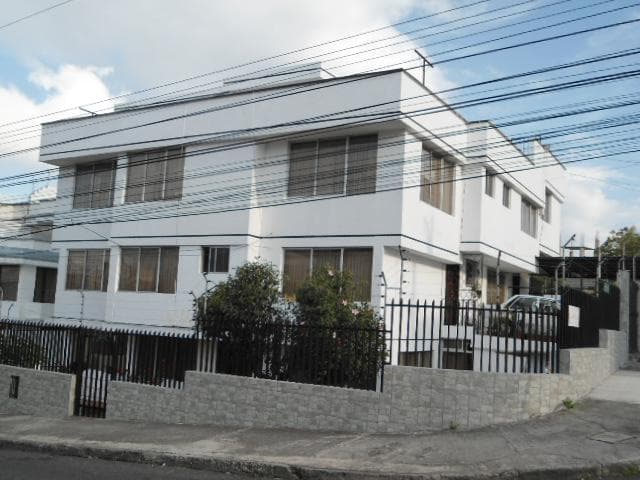 Venta Casa Rentera 747m², 4 departamentos Sector El Condado - 1