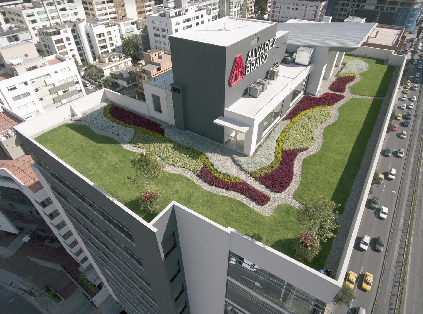 TWG Oficina en Venta, Ubicado en esquina Portugal y 6 de diciembre - 1