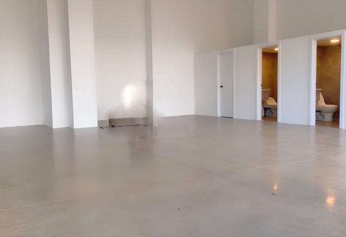 Local comercial en alquiler, 100m2 en el centro histórico de Cuenca, Calle Sucre - 1