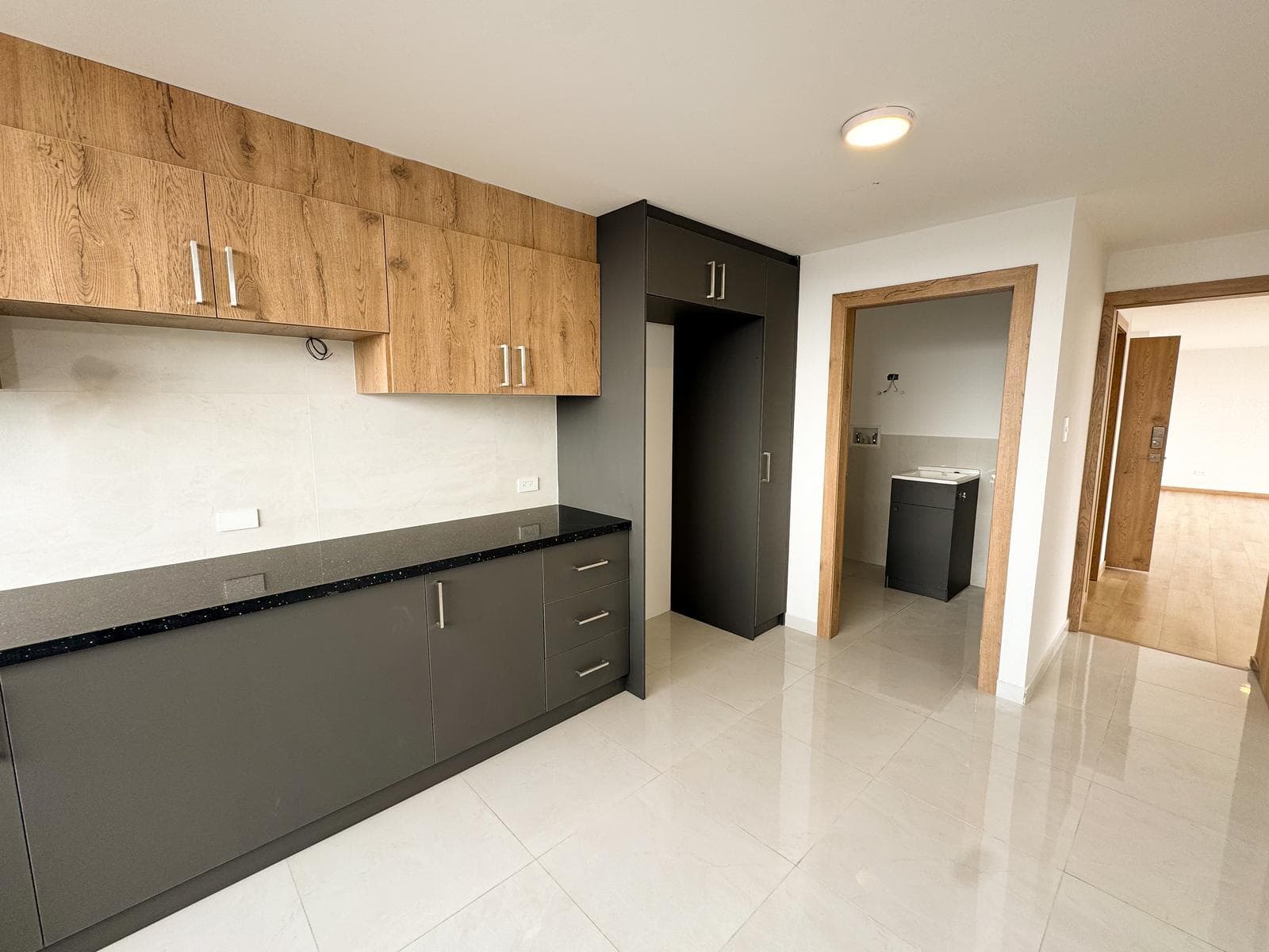 VENTA HERMOSO DEPARTAMENTO TRES DORMITORIOS CON PATIO (GRANDA CENTENO) - 1