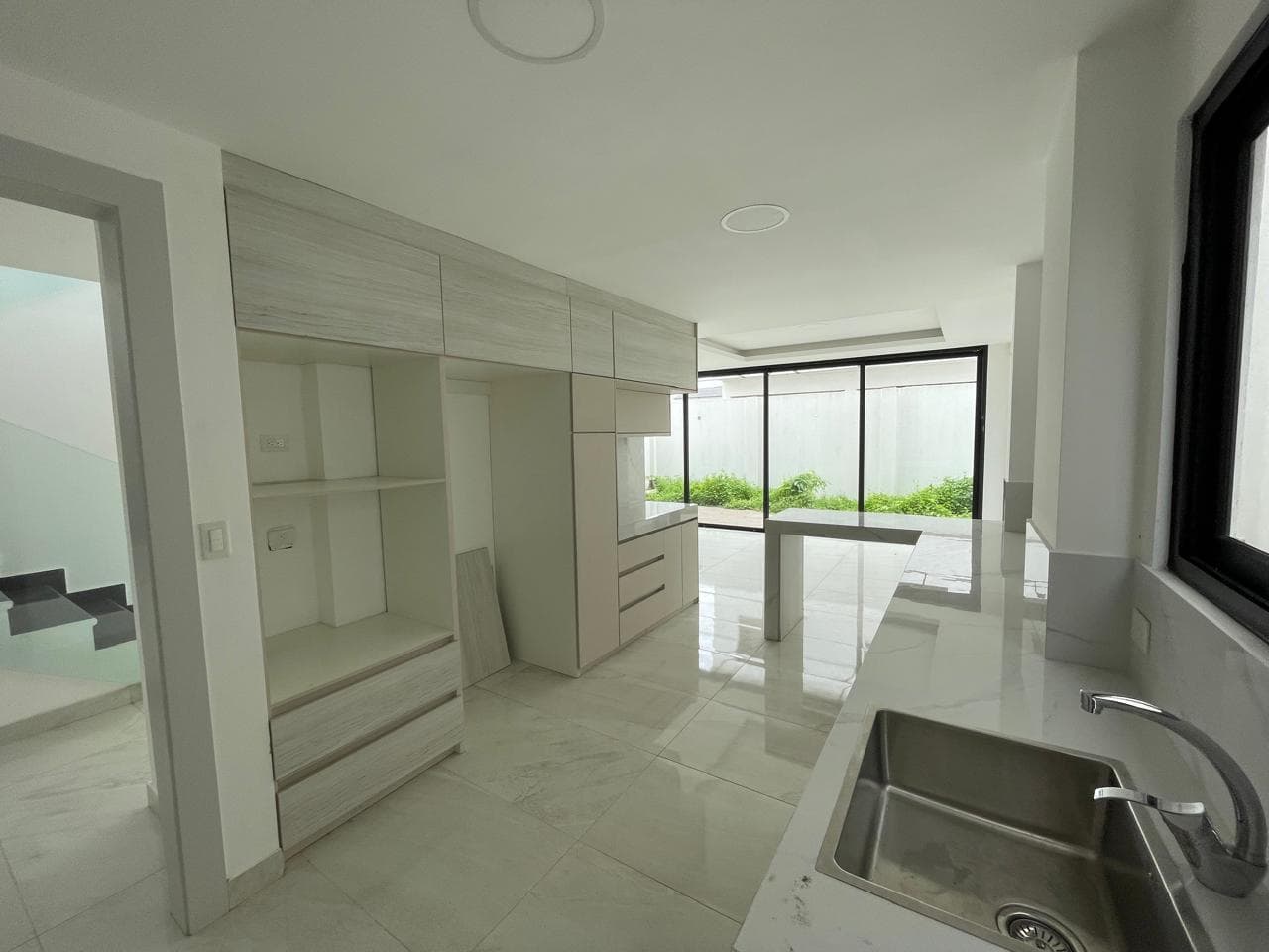 VENTA CASA POR ESTRENAR EN URBANIZACION MALLORCA (LM) - 1