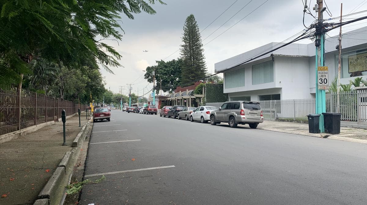 VENTA DE PROPIEDAD ESQUINERA COMERCIAL SECTOR URDESA - 1