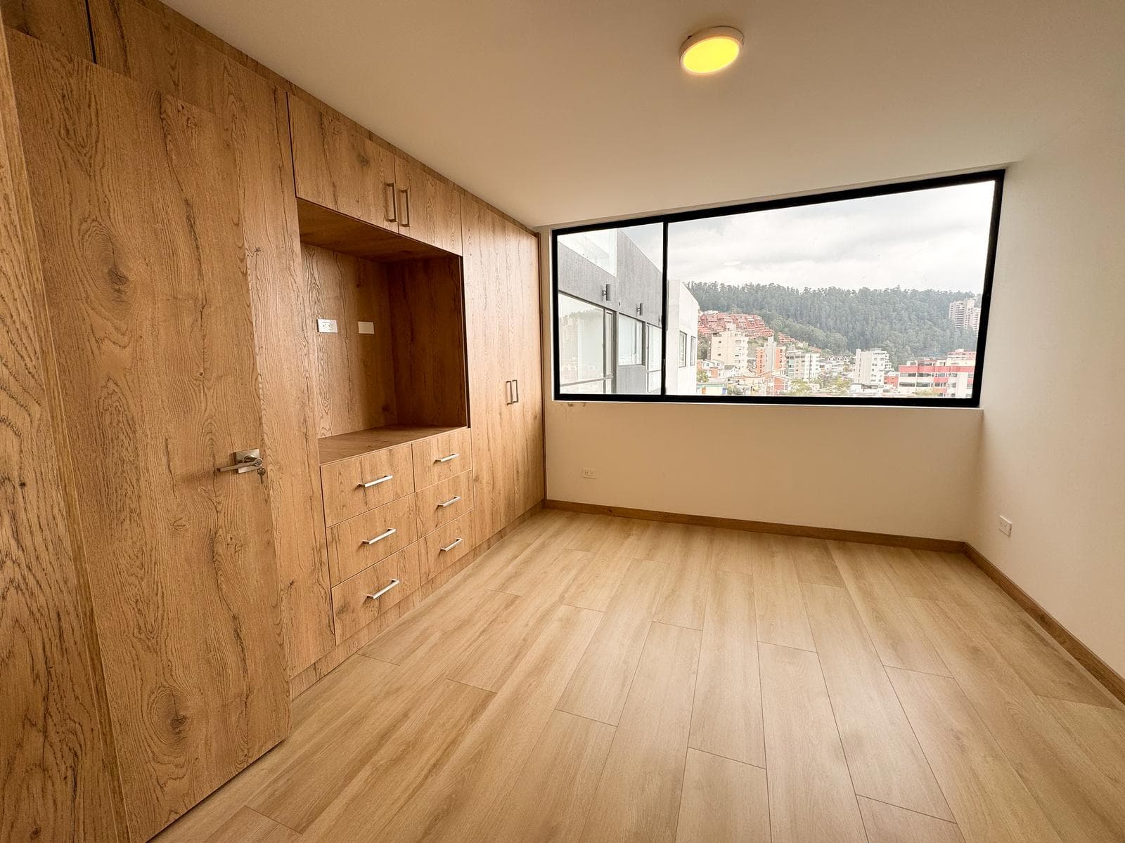ESPECTACULAR DEPARTAMENTO 130.50 m2 CON HERMOSA VISTA (GRANDA CENTENO) - 1