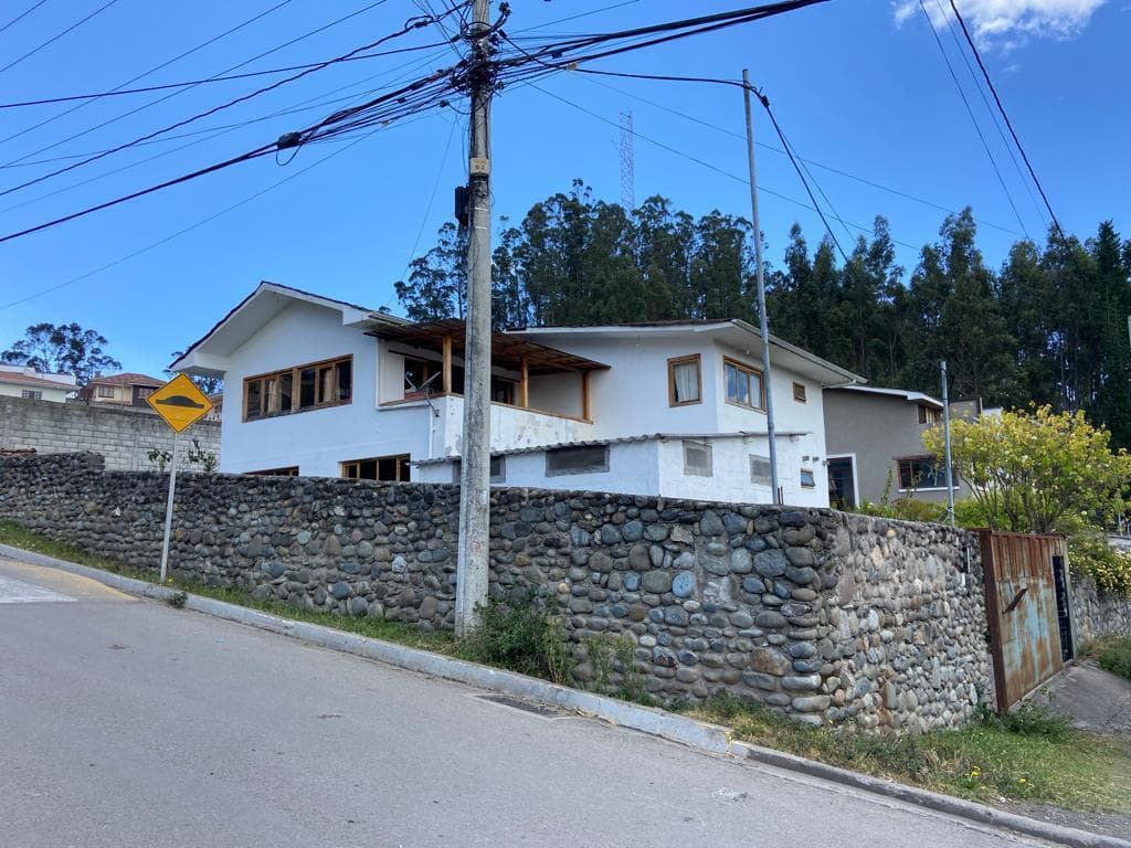 HERMOSA CASA EN VENTA, SECTOR TURI - 1