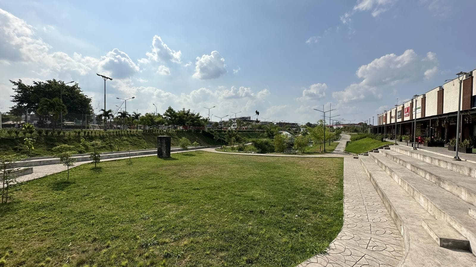 VENTA DE TERRENO COMERCIAL SOBRE LA VIA QUEVEDO - EL EMPALME - 1