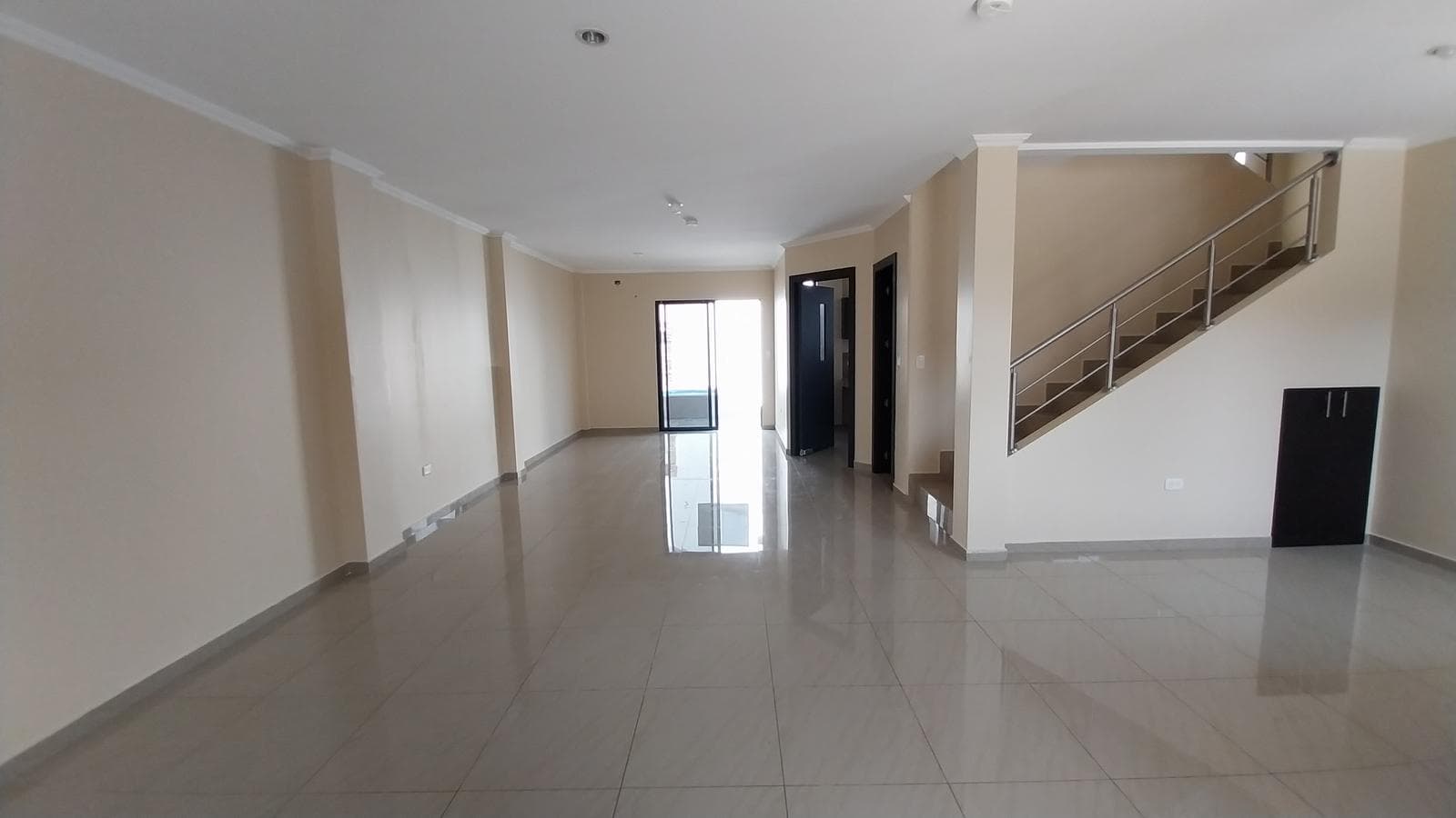 Venta o Alquiler de Casa en Urbanizacion Napoli, 4 Habitaciones G.P. - 1