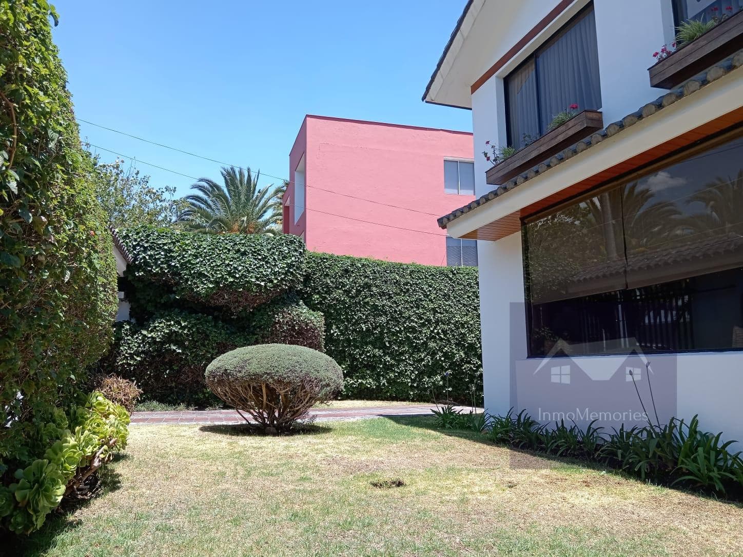 EN VENTA AMPLIA Y HERMOSA CASA UBICADA EN LA URB. EL CONDADO - 1