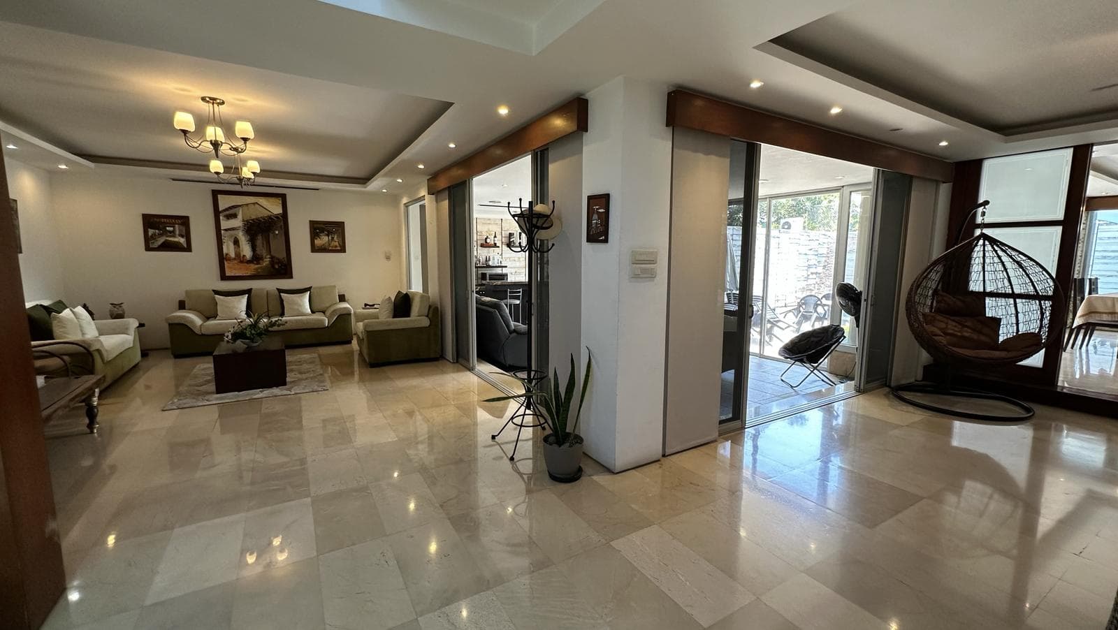 VENTA DE AMPLIA CASA VIA SAMBORONDON - 1