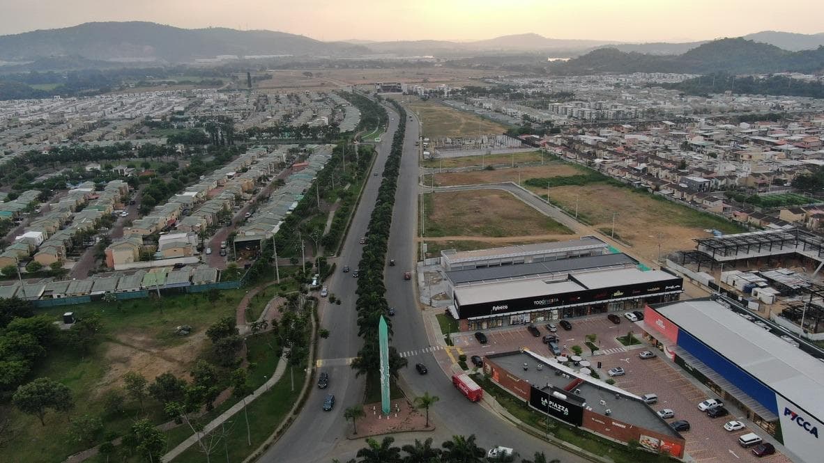 VENTA TERRENO COMERCIAL SECTOR PIAZZA VILLA DEL REY - 1