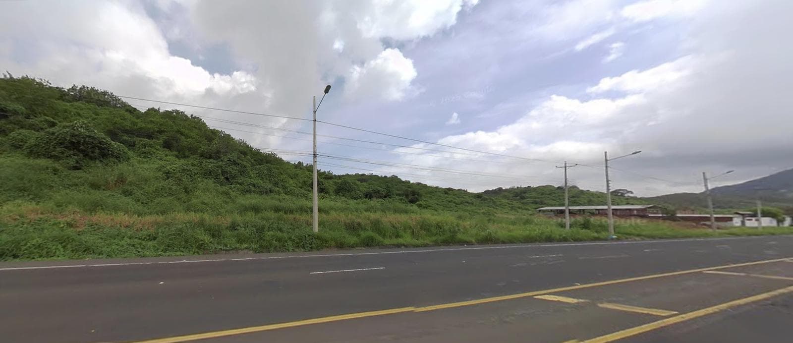 VENTA DE TERRENO AL PIE DE VIA MONTECRISTI - PORTOVIEJO - 1
