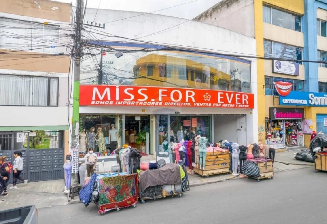 COTOCOLLAO LOCAL COMERCIAL EN VENTA 462m² 8 PARQUEADEROS - 1