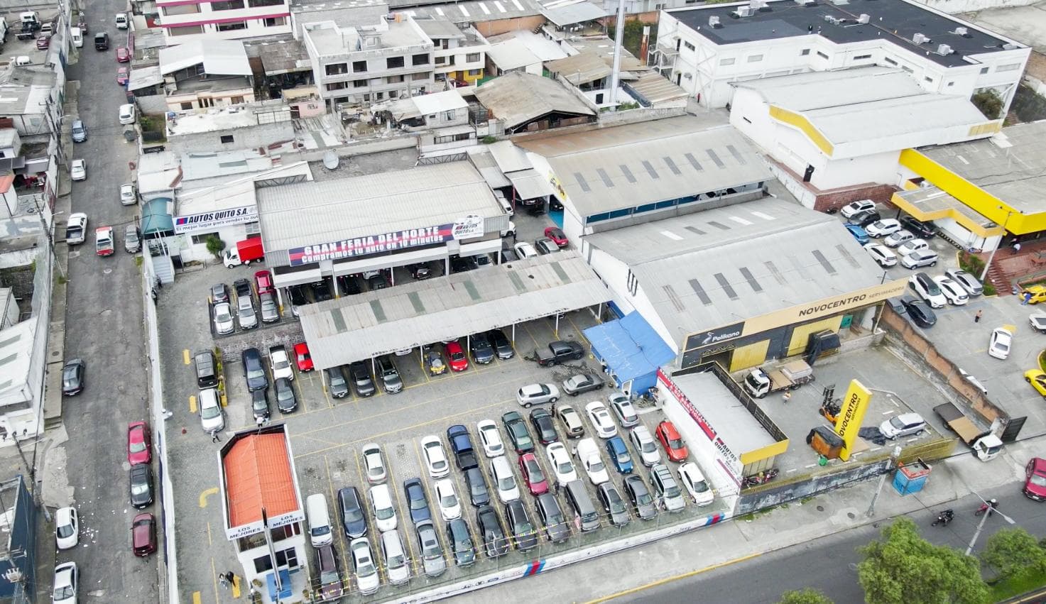 Edificio Comercial en Av. Galo Plaza Lasso 1988 m2 - 1