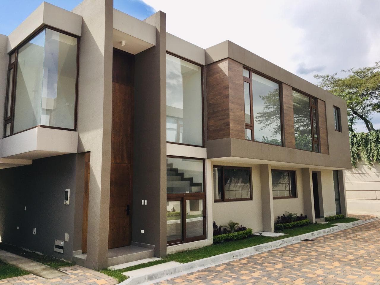 JAL. Venta casa 3 dormitorios Cumbayá Santa Inés, 2 prqueos sitio seguro - 1