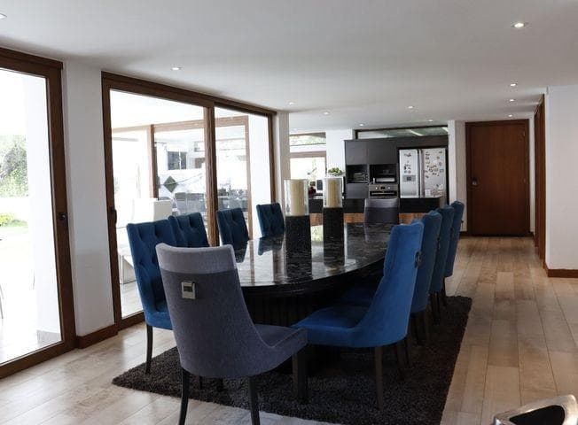 Casa Moderna en Urbanización Privada | 1.000 m² de Terreno a 10 Min de Cumbayá - 1