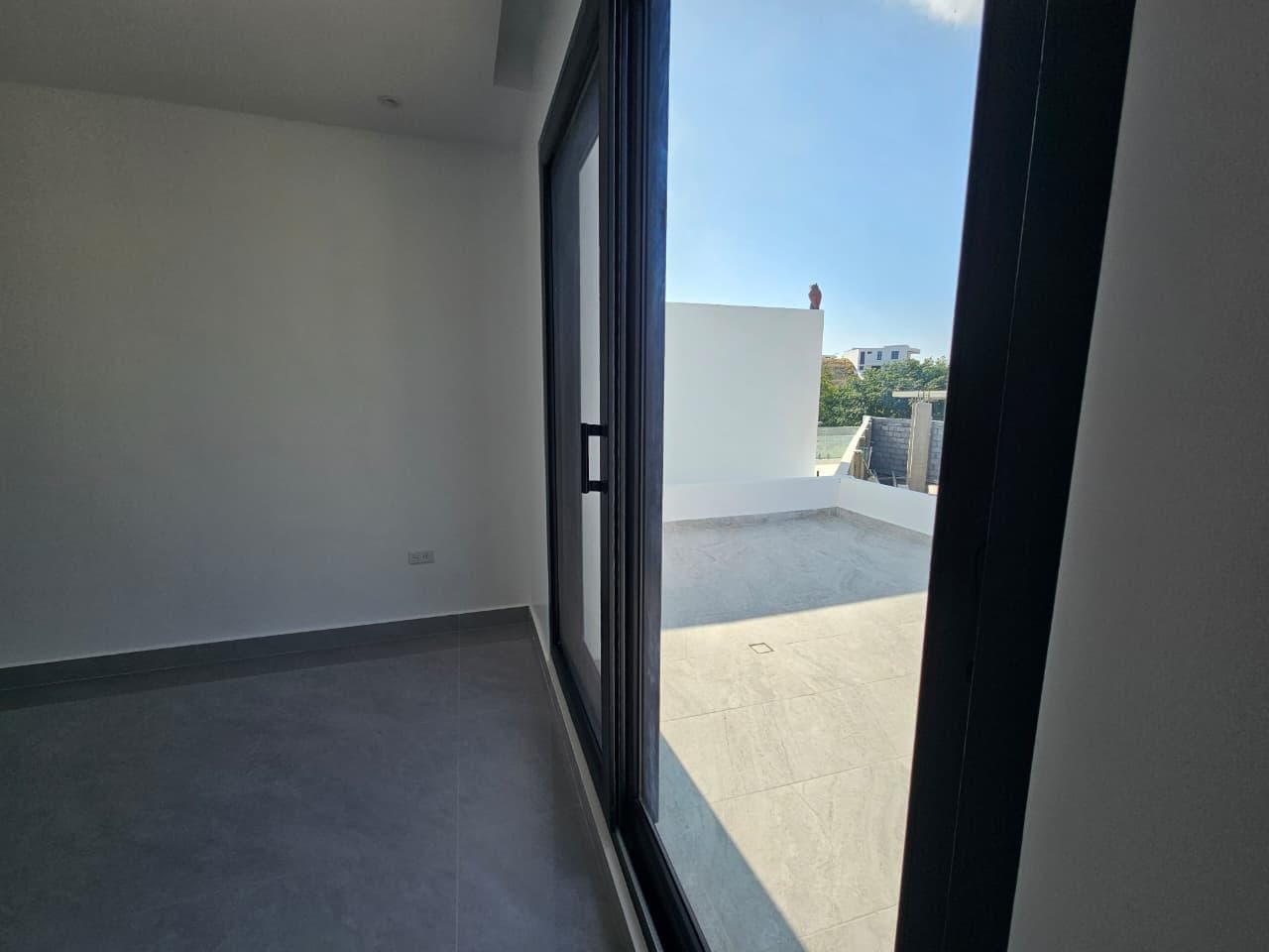 Expectacular casa, ubicada en la zona sur de la Ciudad de Manta - 1