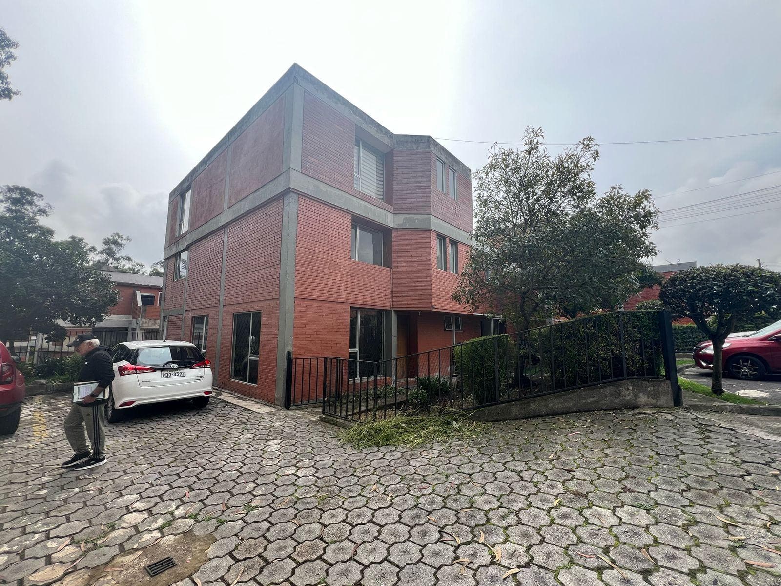 Casa esquinera dentro de Conjunto en sector El Condado - 1