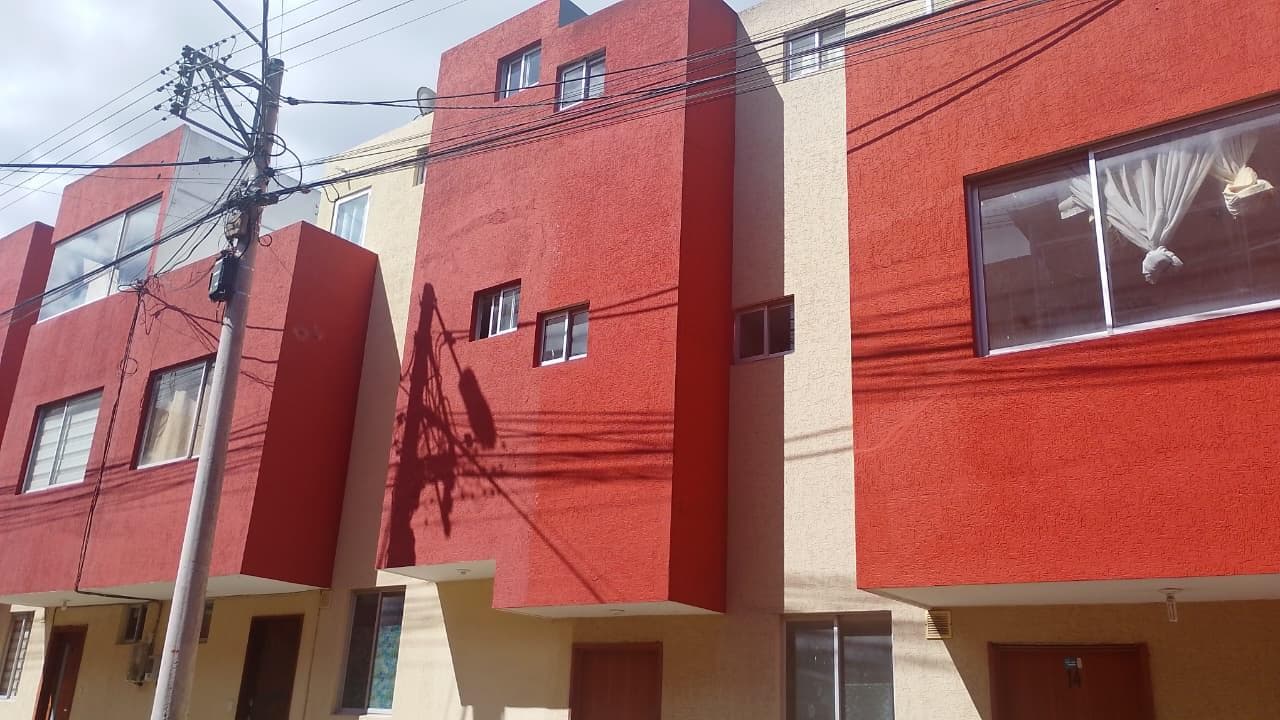 Casa en Venta 151 m2 Sector Marianitas de Calderón - 1