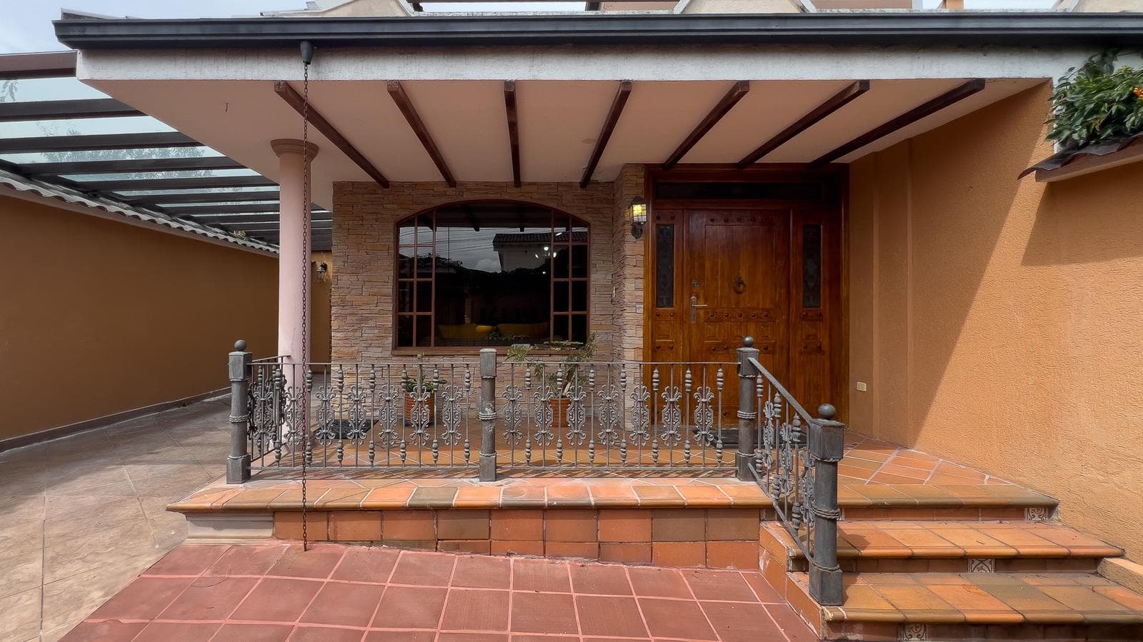 En Venta Casa de 370 m2 en Lumbisi - 1