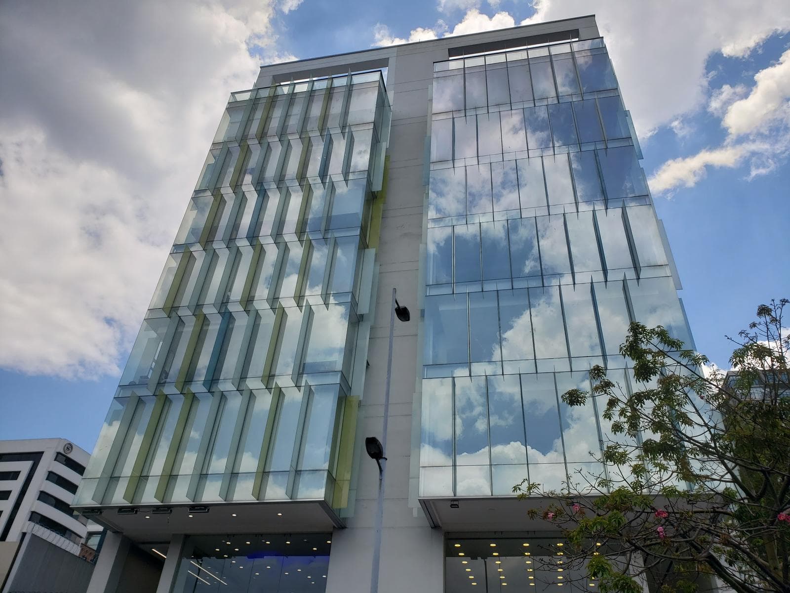 VENTA Edificio Comercial en proyecto, Naciones Unidas y Rep de El Salvador - 1