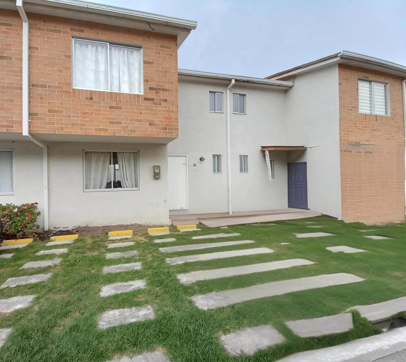 CASA EN VENTA 98m2/ POMASQUI/ CONJUNTO VILLA PALERMO - 1
