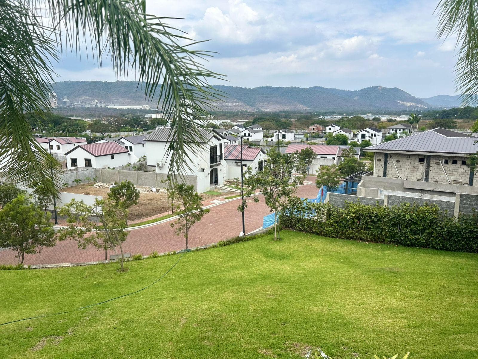 Venta de Terreno en Urbanización Costasol km19 Vía la costa- alado de la Universidad Salesiana. M.H. - 1