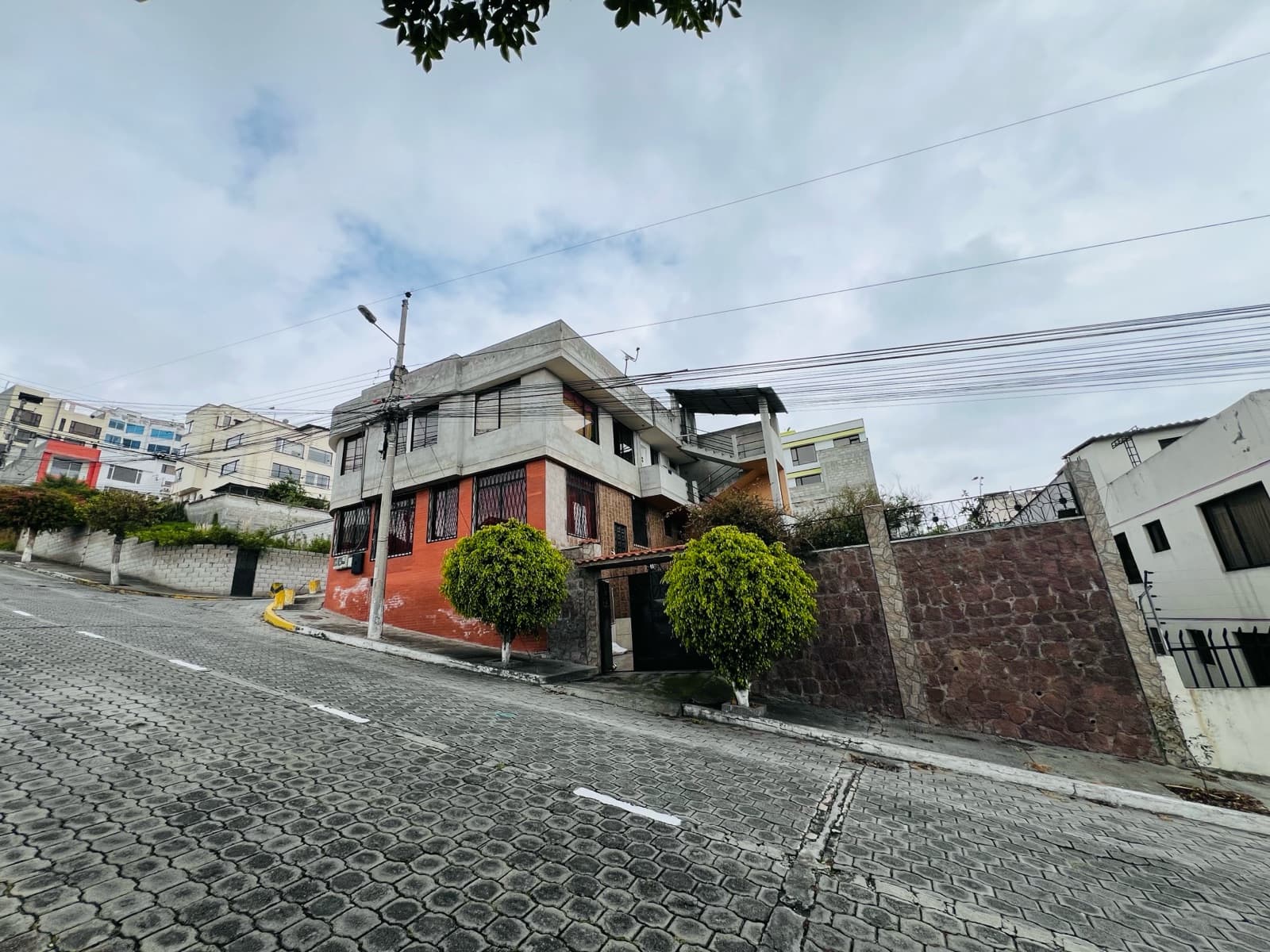 Casa Independiente en Urbanización Segura - 1