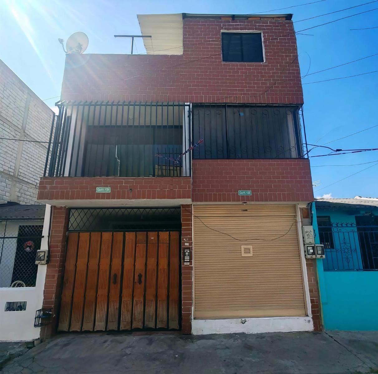 EN VENTA CASA DE 3 PISOS CON LOCAL COMERCIAL EN CARAPUNGO - 1