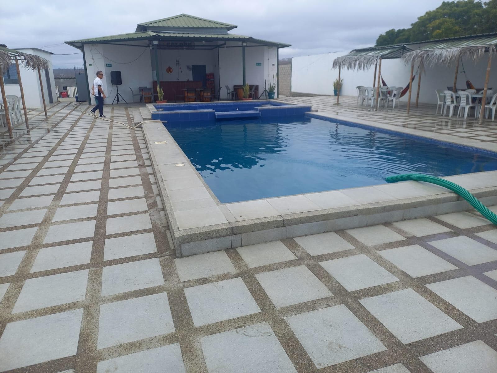 Venta Centro Turistico Santa Marianita, 1915 m2, piscina, 4 suites, Manta, p.c - 1