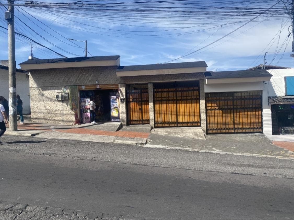 CASA EN VENTA, SECTOR HOSPITAL METROPOLITANO - 1
