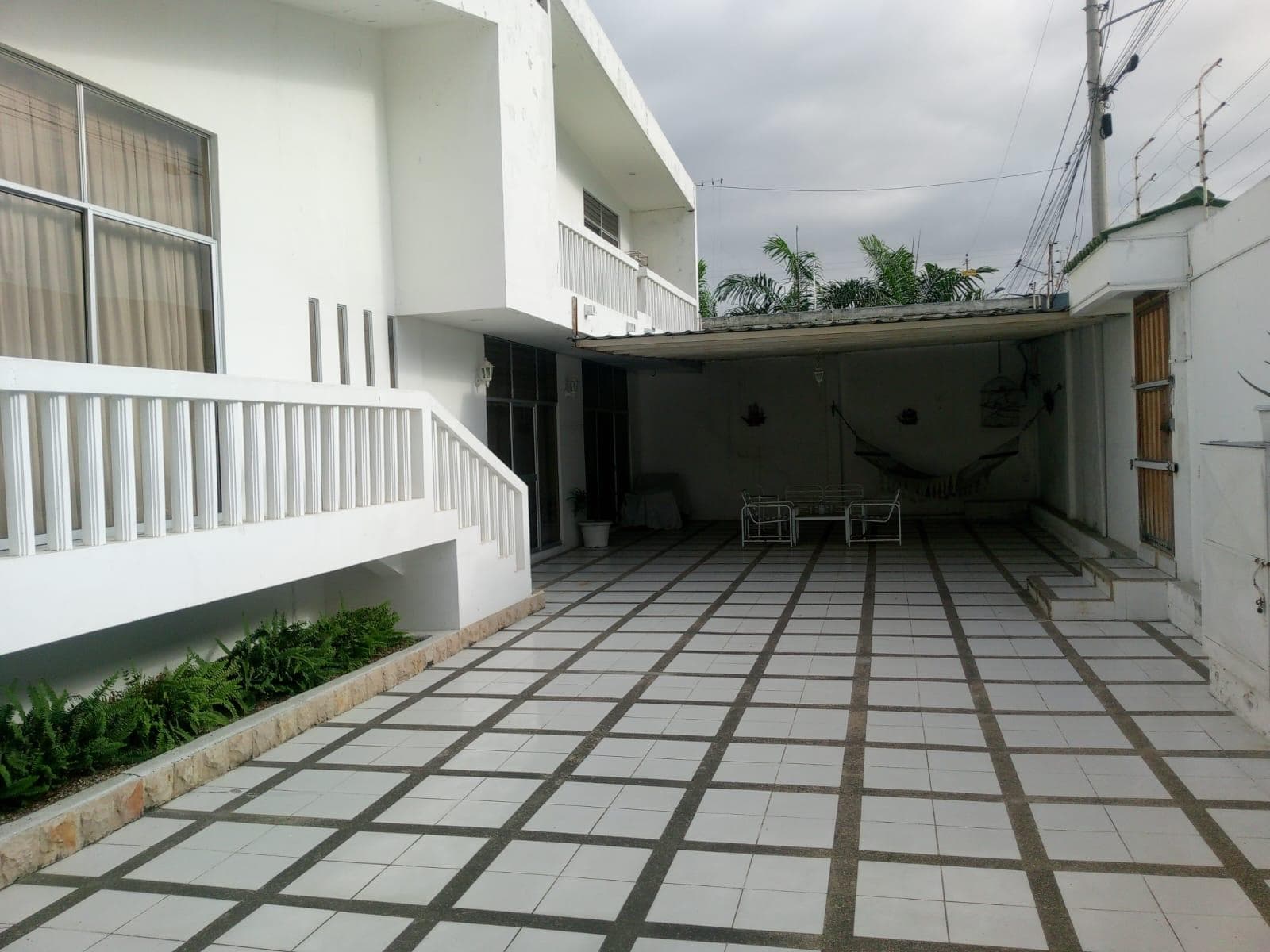 Venta casa con suite Lotización Pablo Gonzabach, sector aeropuerto, Manta, 5 Habitaciones, p.c. - 1