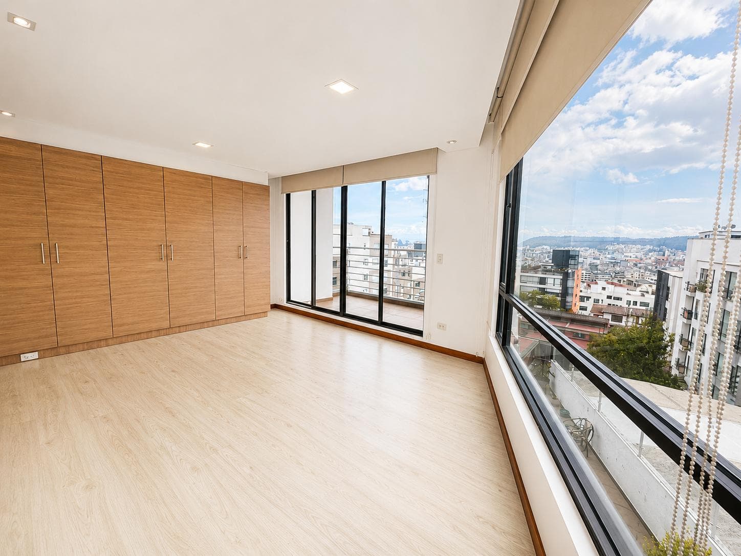 CWU. Venta departamento con balcón-Quito Tenis - 1