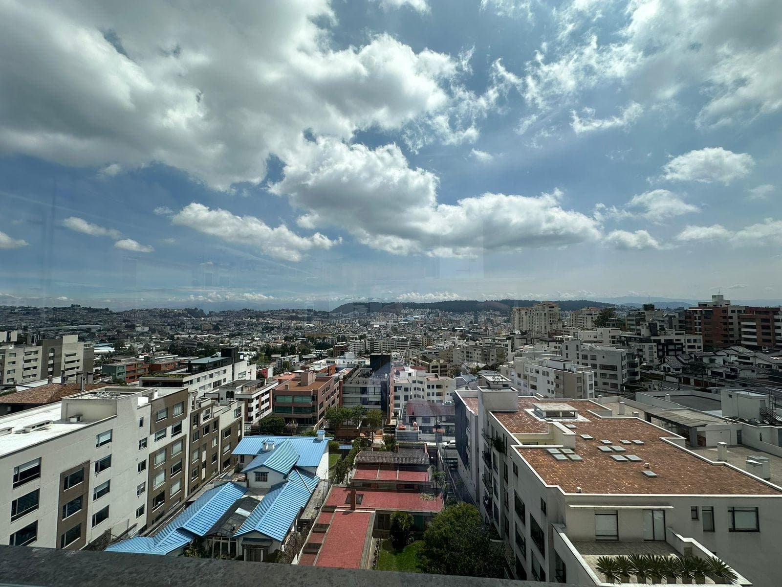 CWU. Venta departamento con balcón-Quito Tenis - 1