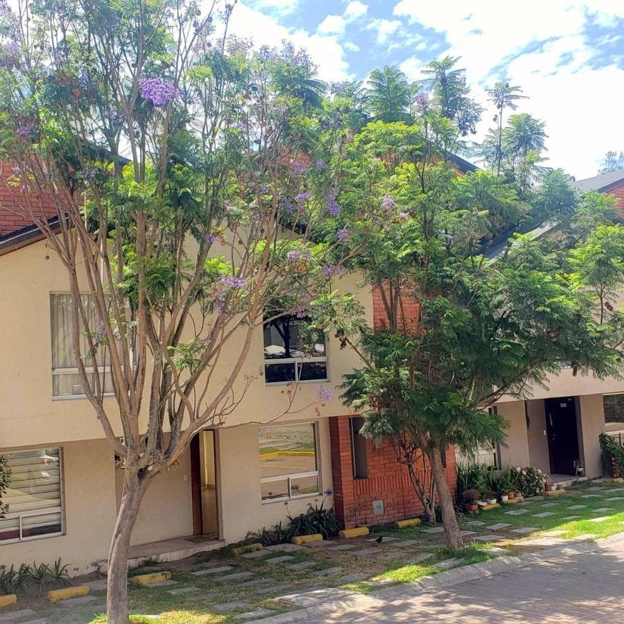 Hermosa Casa en Venta en Pomasqui en Conjunto privado - 1