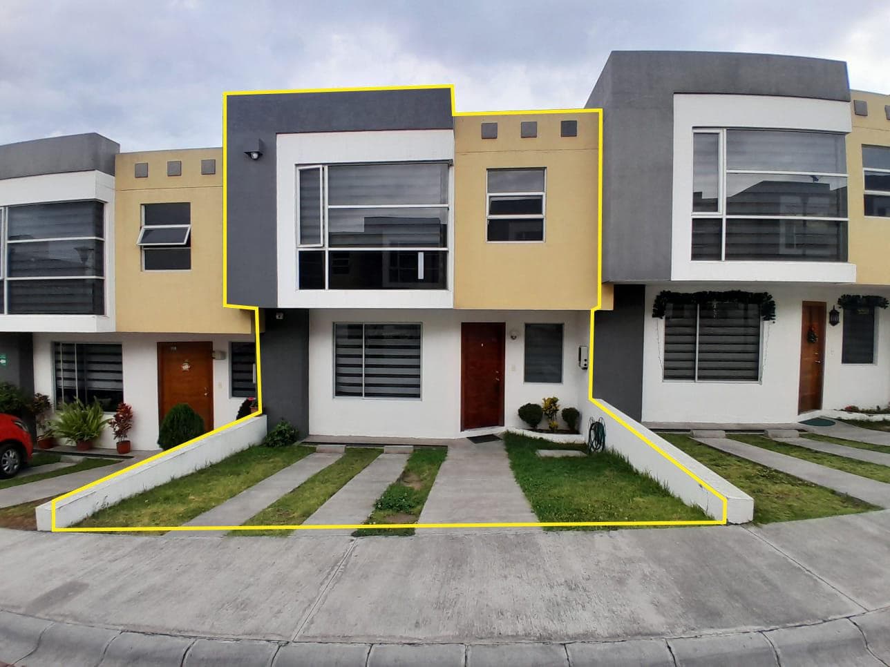Venta Casa familiar - Calderón | 2 parqueaderos - 1