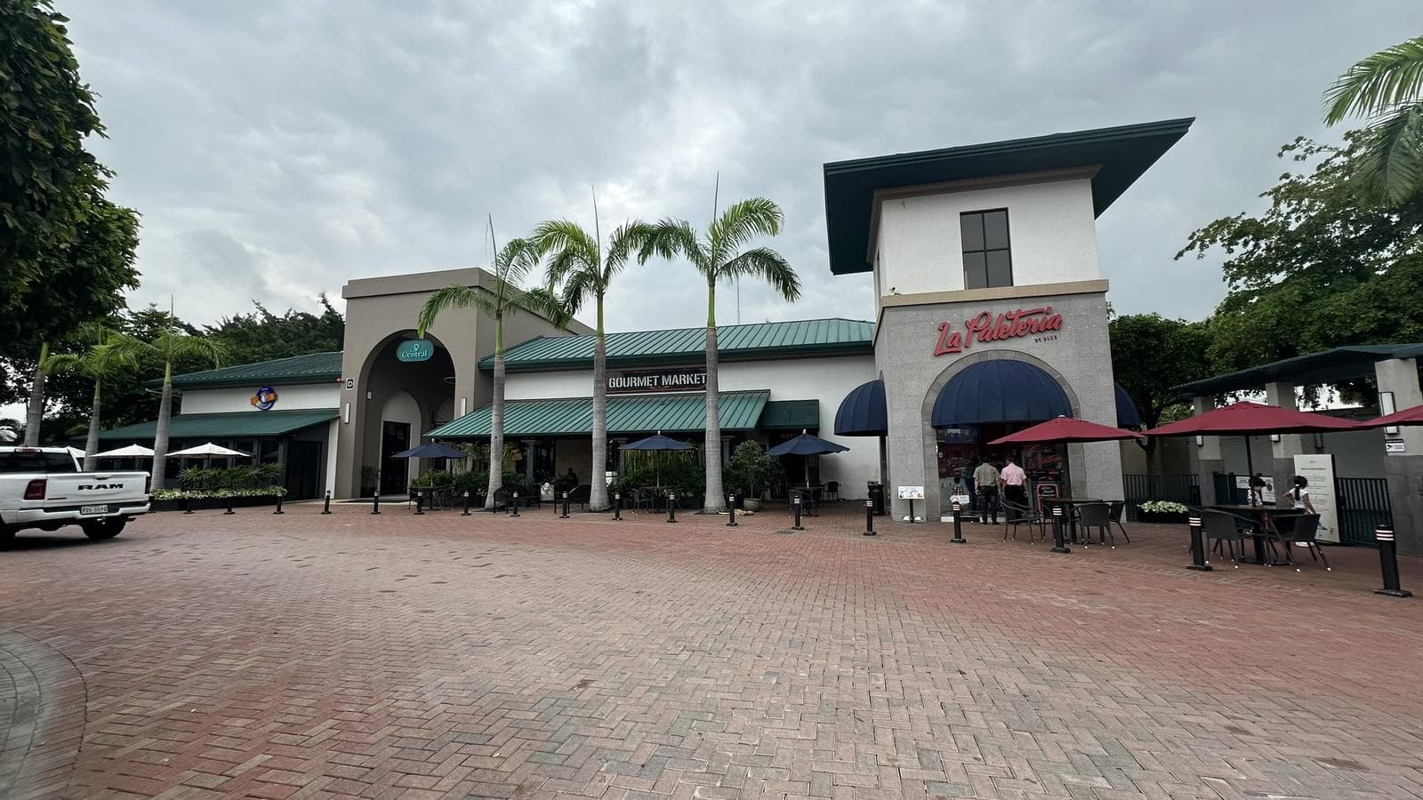 VENTA DE NEGOCIO 100% OPERATIVO, 2 PUNTOS DE VENTAS - 1
