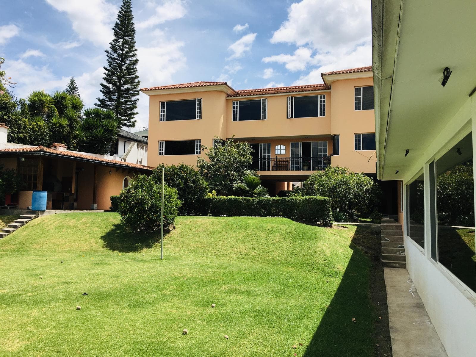 YCM. VENTA CASA CUMBAYÁ, Jardines del Este, 6 dormitorios 1171m2 terreno - 1
