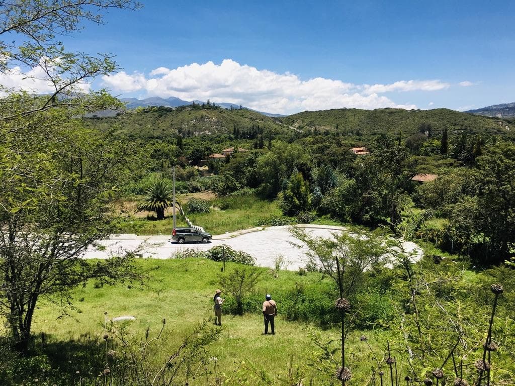 JAL. Venta terreno 1.331m2 Guayllabamba, semi plano con hermosa vista - 1
