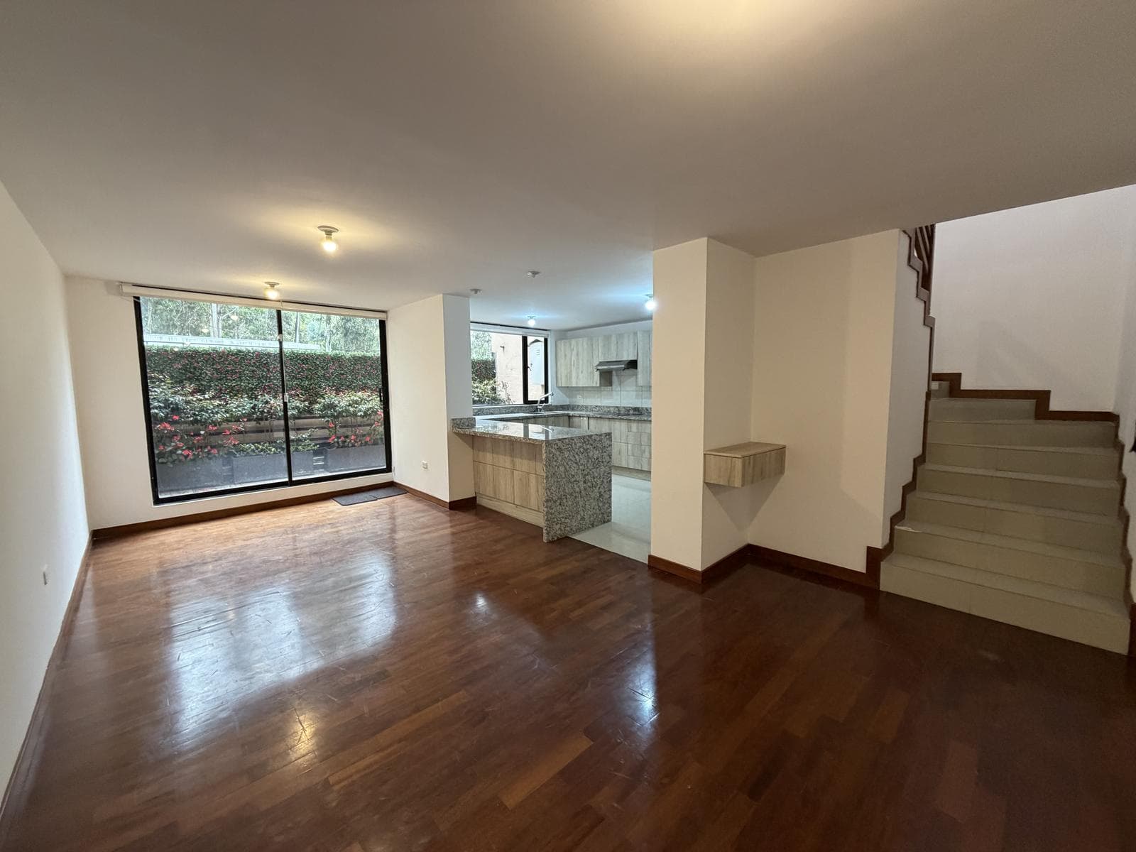 Hermoso Duplex en Urbanización El Condado, de Oferta - 1
