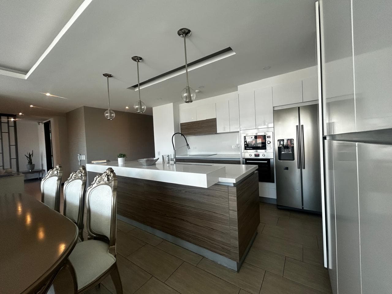 De Venta Exclusivo Departamento en Bosmediano y 6 de Diciembre - 1