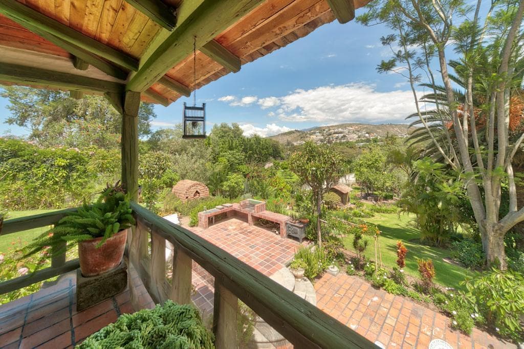 En Renta Quinta de 7000m2 de Terreno y 400m2 de construcción en Guayllabamba - 1