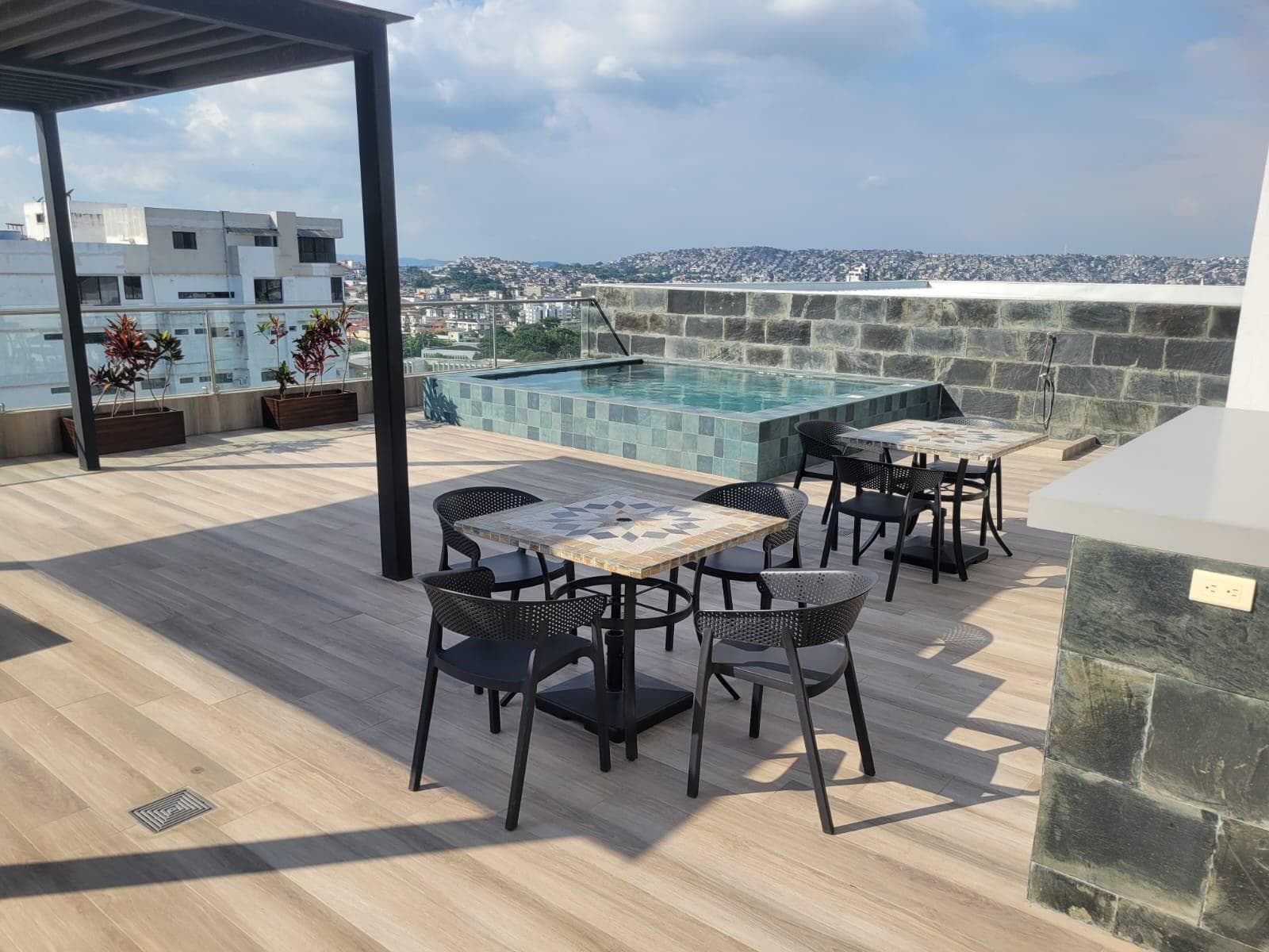 VENTA DE DEPARTAMENTO CON HERMOSA VISTA EN OLIVOS - 1