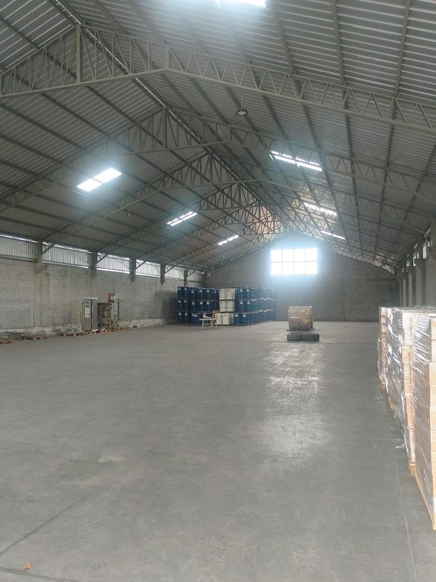 Rento bodega de 1000m2 en Tababela - 1