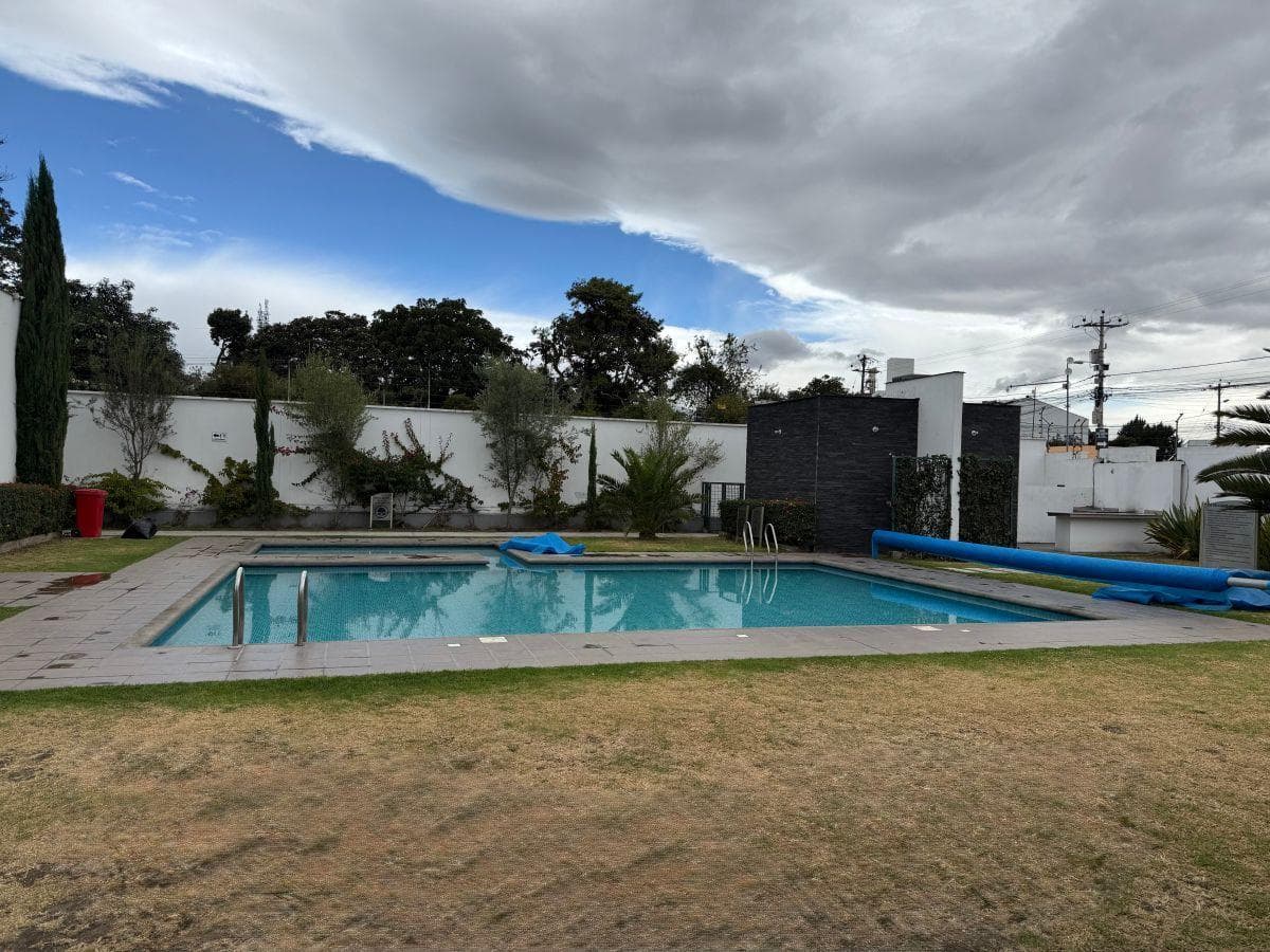 Se renta casa flamante con piscina en Puembo - 1