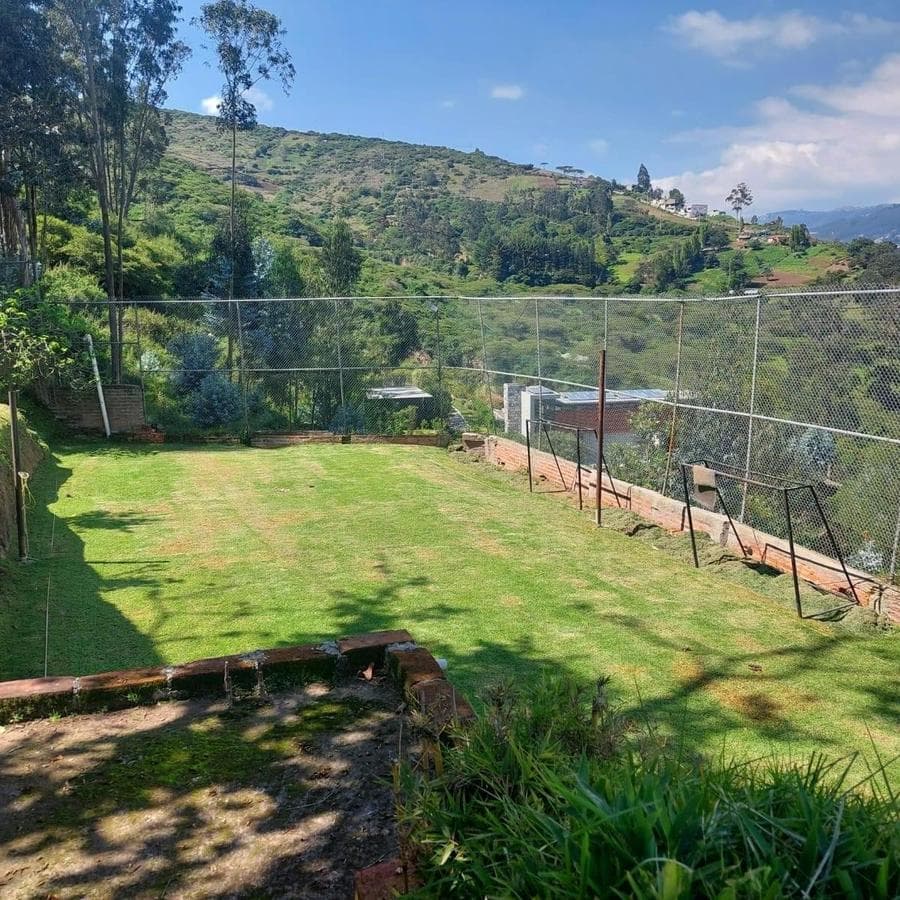 Terreno de venta en Tumbaco, con casa - 1