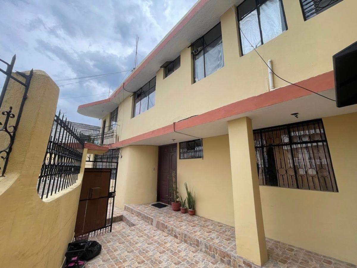 VENDO CASA RENTERA EXCELENTE ESTADO - 4 DEPARTAMENTOS - SAN CARLOS ALTO - *mm* - 1