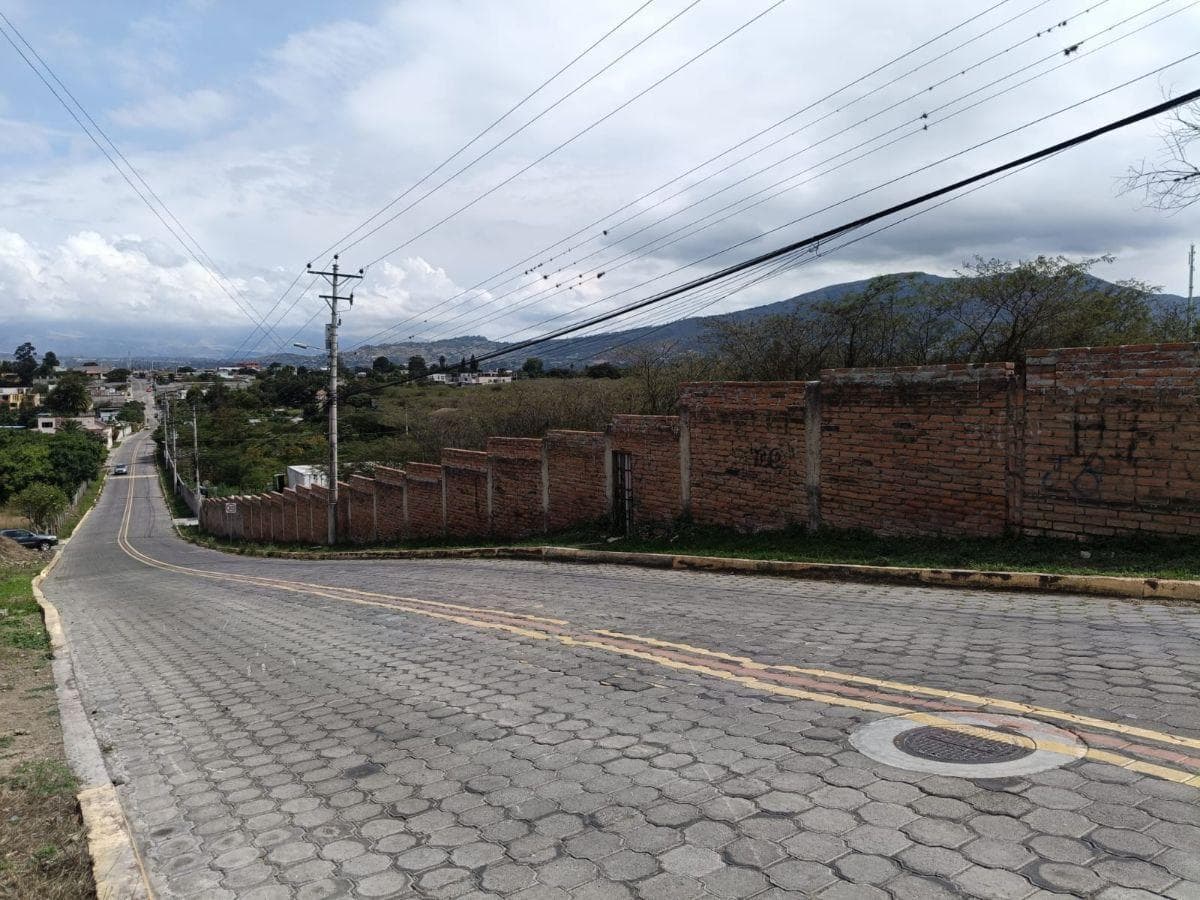 VENTA TERRENO EN TUMBACO Inf. CBR Carla Del Pino - 1