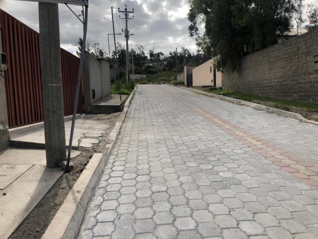 VENDO TERRENO - CALLE ADOQUINADA - MARIANITAS CALDERON - *MM - 1