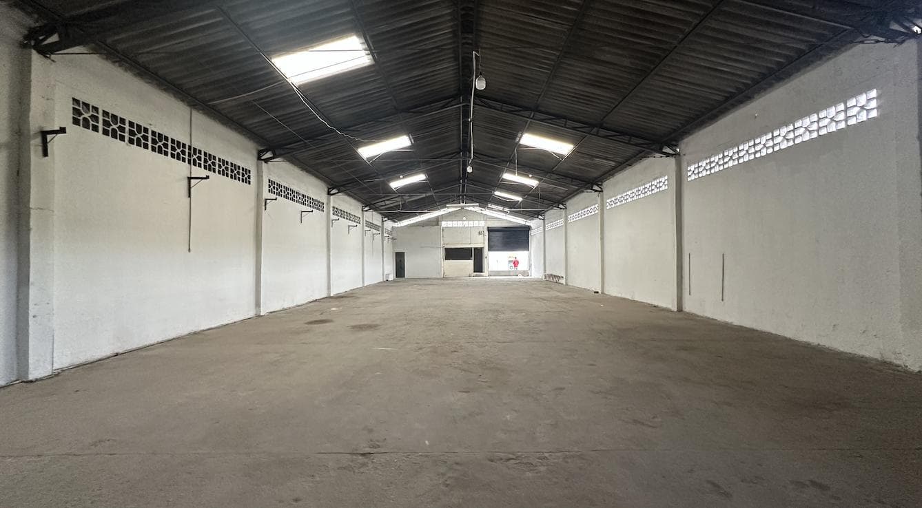 ALQUILER DE BODEGA ESQUINERA, MAPASINGUE OESTE - 1
